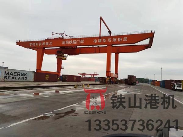 湖南岳陽(yáng)軌道式集裝箱龍門(mén)吊廠家軌道式集裝箱龍門(mén)吊占用空間小